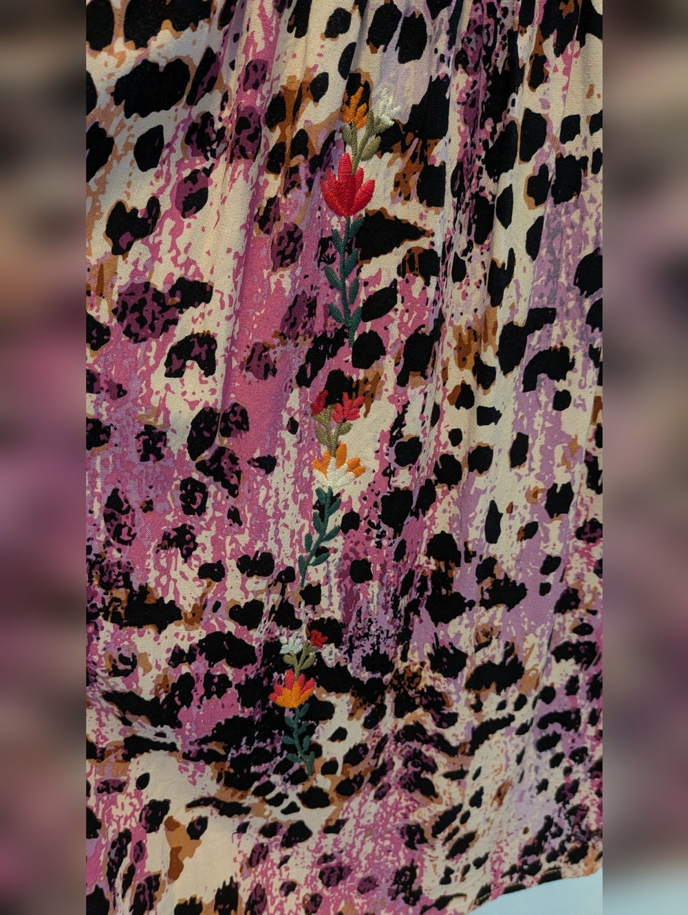 Savanna Jane Embroidered Animal Print Top Like New - Picture 5 of 6